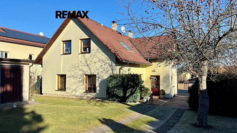 Prodej rodinného domu 220 m², pozemek 1093 m²